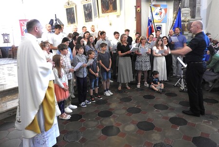 Pred zaključkom slovesnosti sta skupaj zapela nekaj Marijinih pesmi pevska zbora sorodnikov in pevcev iz Maribora 